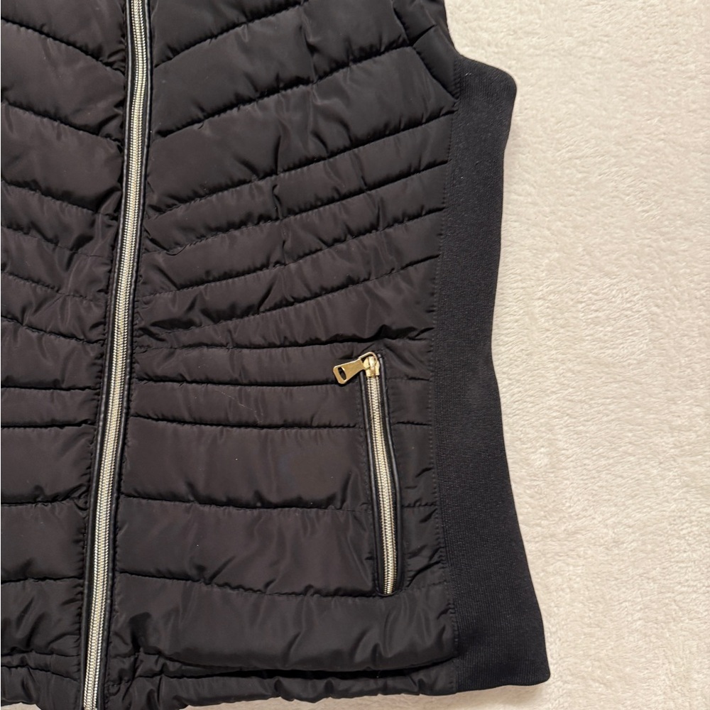 YMI Women’s Black Quilted Puffer Vest w/ Faux Fur Hood Cozy Winter Layer-Size M - Picture 5 of 15